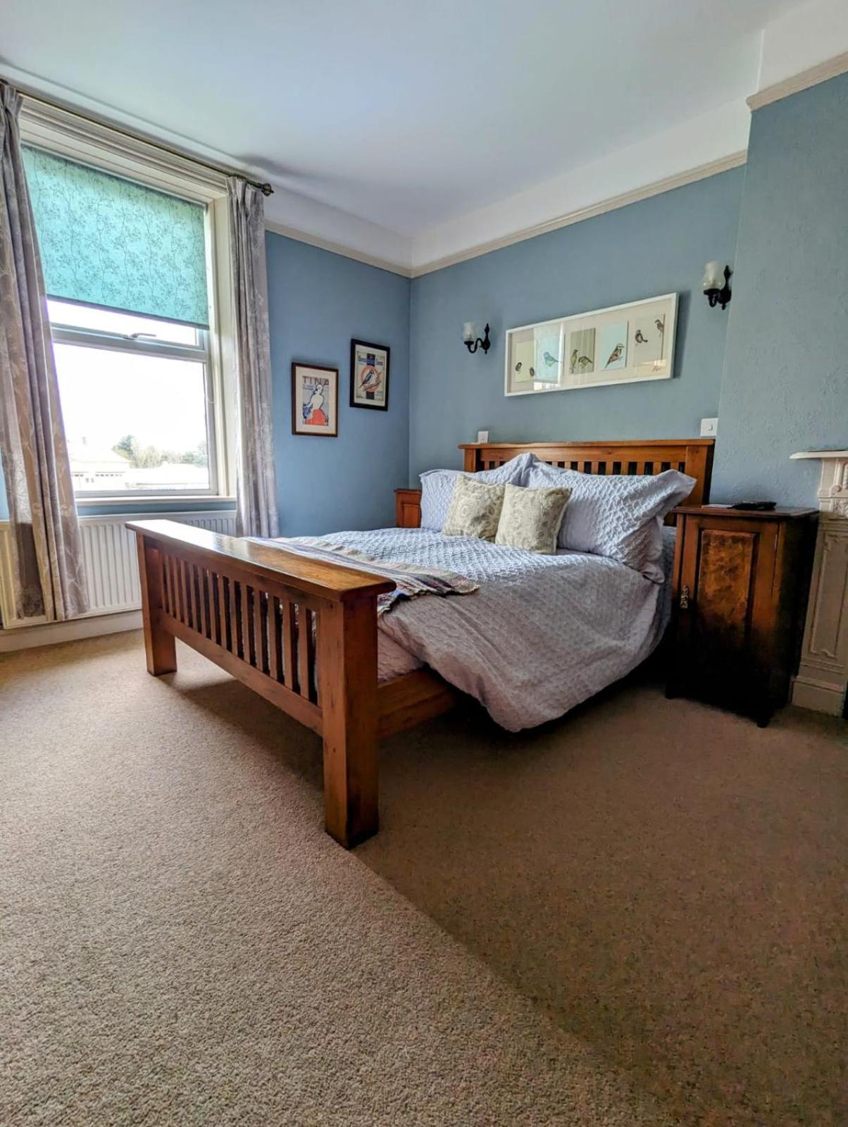 Number 18 Bed & Breakfast Whitby Exterior photo